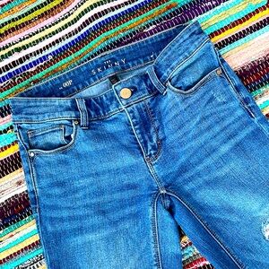 White House Black Market Distressed The Skinny Jeans with 🌺 Embroidery - #1986